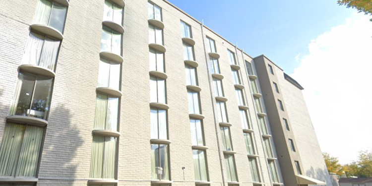 Sklonište Denvera bilo je tako vruće da je obitelj otvorila prozor. Tada je njihova kći iz toga pala sedam katova