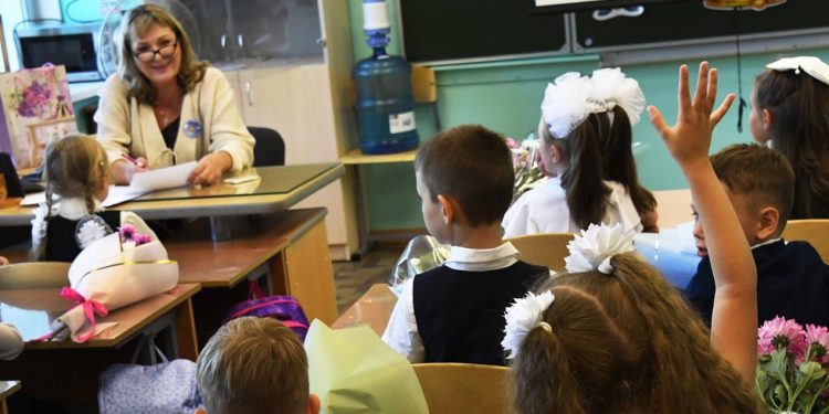 Školci za proučavanje ‘duhovne i moralne kulture’ Rusije – RT Rusija i bivši Sovjetski Savez