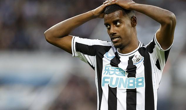 Skrivena istina o Alexanderu Isaku i zašto želi napustiti Newcastle: Craig Hope otkriva zašto je zvijezda bila ‘bijesna’ s Paulom Mitchellom, što stvarno želi … i uvrtanje koje bi ga moglo vidjeti kako potpisuje novi ugovor