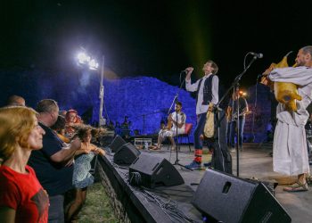 Slobodna Dalmacija – Ako želite slušati hitove Rajka Dujmića dođite večeras u Solin na besplatan koncert! Uz Jadro pjevaju brojne zvijezde