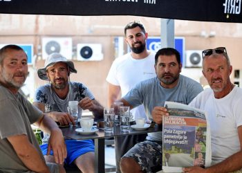 Slobodna Dalmacija – Bili smo u dalmatinskoj zoni sumraka, Drnišane ljuti tromost vlasti: ‘U slast, teletina je domaća, tu iz distrikta!’