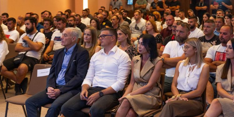 Slobodna Dalmacija – Boban ponovno časti poduzetnike! Usrećilo se njih više od 200, ovo je udarni sektor: ‘Tu je velika potreba za radnicima’