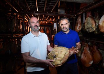 Slobodna Dalmacija – Braća Barić rade najbolji pršut na svitu; na godinu ih izbace nekoliko iljada, svaki ljudsko oko prigleda i ruka privrne