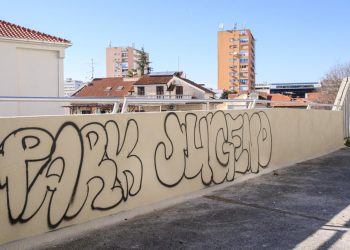 Slobodna Dalmacija – Crtao grafite po zgradi, pa skoro na mrtvo prebio Splićanina! Razlog je bizaran; sud ga pustio na slobodu…