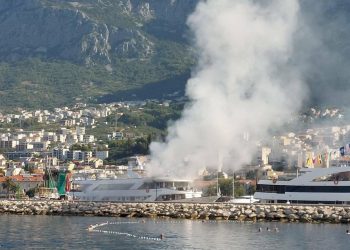 Slobodna Dalmacija – Dramatično u Makarskoj: hrabra posada spasila goste, vlasnik broda i brat mu završili u bolnici. Kolege im šalju poruku