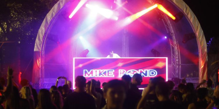 Slobodna Dalmacija – Druga noć Ultre bez incidenata, u bolnici završilo nekoliko intoksiniranih, prekršajno prijavljeno 116 partijanera