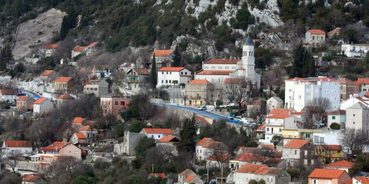 Slobodna Dalmacija – FOTO Ovaj odron mjesecima prijeti vozačima u Zagori! Svi se još sjećaju velike tragedije prije 21 godinu…