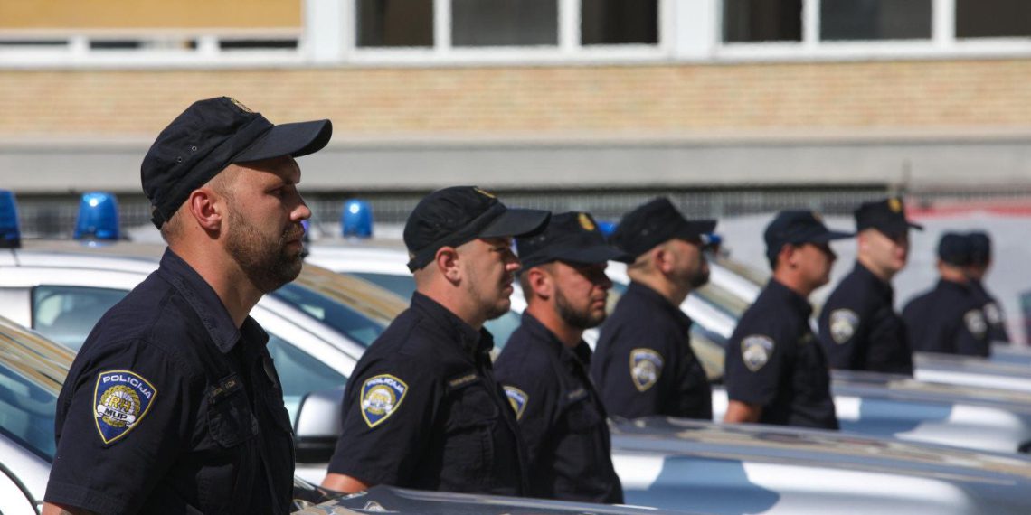 Slobodna Dalmacija – Granična policija kod Imotskog zaustavila preprodaju kokaina! Pogledajte što su sve našli nakon upada u kuću…