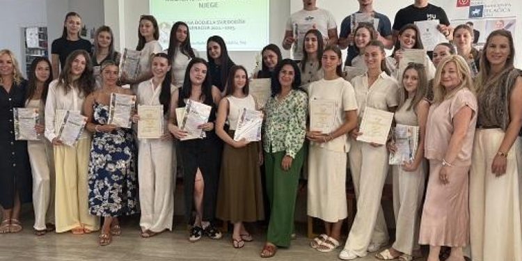Slobodna Dalmacija – Iz sinjske strukovne škole izašle prve medicinske sestre i tehničari! Mogu odmah navući uniformu, posao ih čeka