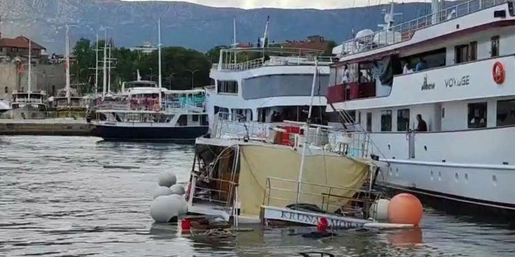 Slobodna Dalmacija – Kaos u splitskoj luci: ‘Hektorović’ se odvezao, udario u katamaran, a onda potopio turistički brod!