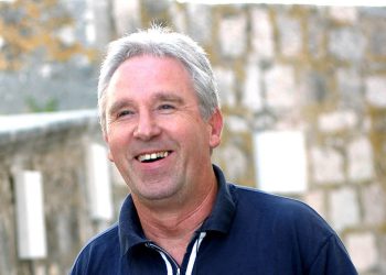 Slobodna Dalmacija – Legendarni brački svećenik danas slavi 50 godina službe. Zna ga cijeli otok: ‘Ne čekajte moj pogreb, dođite dok sam živ‘