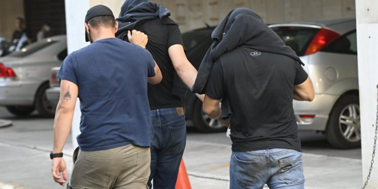 Slobodna Dalmacija – Mladi Makaranin s gomilom droge bježao policiji! Nisu ga spasile ni lažne tablice; evo gdje je na kraju završio