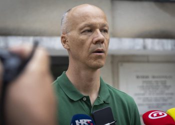 Slobodna Dalmacija – ‘Moby’ s azbestom ipak stiže na remont u Brodosplit!? Glasnogovornik: ‘Usidrit će se sutra sigurno, trebao je i danas’