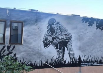 Slobodna Dalmacija – Na Blatinama svečano otvoren mural u čast brigadira Čokolića, nedavno preminulog junaka Domovinskog rata
