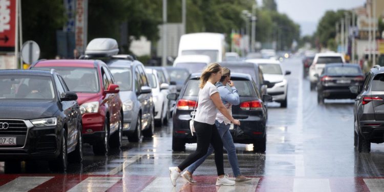 Slobodna Dalmacija – Na krajnji jug samo autocestom? Omišu prijeti blokada kakvu taj vječno blokirani grad još nije vidio! A bilo ih je…