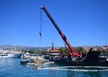Slobodna Dalmacija – Napokon izvađen potopljeni brod u splitskoj gradskoj luci! Prikupljeno preko 60 tisuća eura za vlasnika