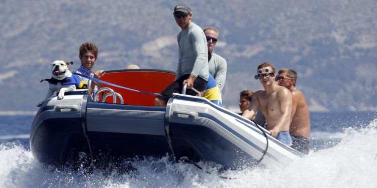 Slobodna Dalmacija – Nema mira ni na moru! Policajci se i dalje bore s glisiranjem i nedozvoljenim sidrenjem; puno je neispravnih plovila