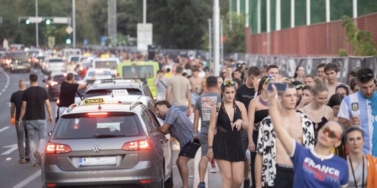 Slobodna Dalmacija – Ni taksisti nisu ‘omastili brk’ za Ultru, nije to više šta je nekad bilo: ‘ ‘U tri sata ujutro, za ove novce? Ne, hvala’