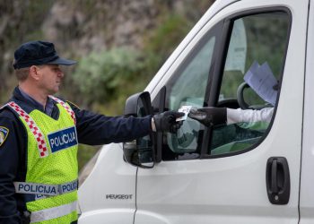 Slobodna Dalmacija – Nije ga otrijeznila ni ‘masna’ kazna! Pijanog vozača zaustavili dvaput u istom danu; sudac ga pustio na slobodu