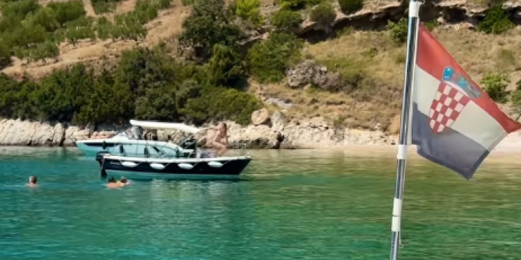 Slobodna Dalmacija – Nijemci objavili video iz Dalmacije: upalili Olivera i uživaju po naški uz pome, kruh, paštetu. Ima li šta lipše?