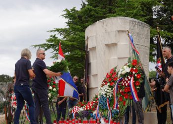 Slobodna Dalmacija – Obilježena 34. godišnjica 115. brigade Hrvatske vojske. U Imotski stigli suborci od Stona do Šibenika