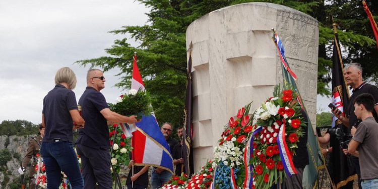 Slobodna Dalmacija – Obilježena 34. godišnjica 115. brigade Hrvatske vojske. U Imotski stigli suborci od Stona do Šibenika