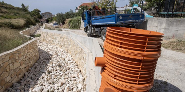 Slobodna Dalmacija – Opet se zahuktavaju radovi na istoku Splita! Izašla važna obavijest za vozače; zatvara se dio prometnica…