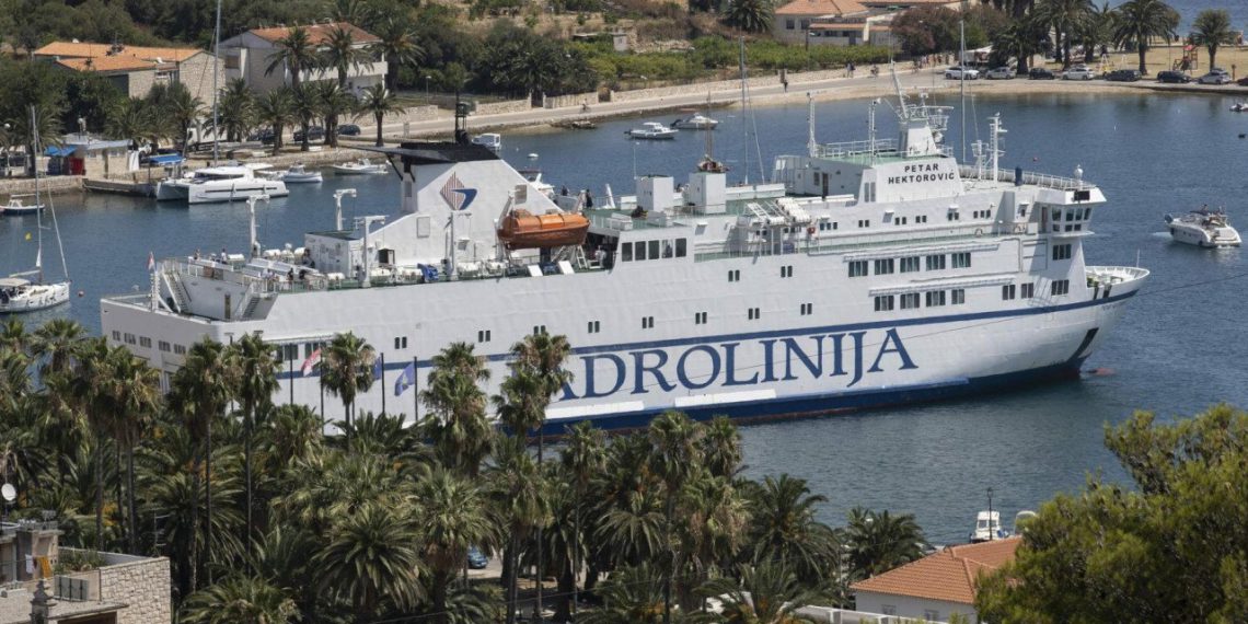 Slobodna Dalmacija – Otočani državi uputili vapaj: ‘Život nam ne staje 31. kolovoza, produžite nam sezonu…’ Žele nazad i ‘svoj’ trajekt…