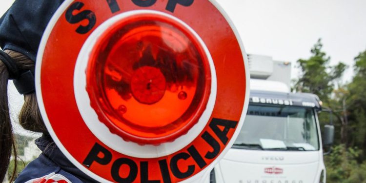 Slobodna Dalmacija – Ovaj put ni suci nisu imali milost! Strpali u zatvor pijanog Splićanina; novčana kazna bi ga mogla brzo otrijezniti