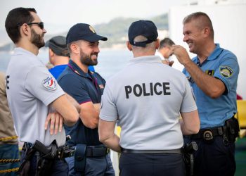Slobodna Dalmacija – Ove godine našom obalom patroliraju i policajci iz Azije! Ovo su njihove ovlasti: ‘Očekujem sitne krađe…’