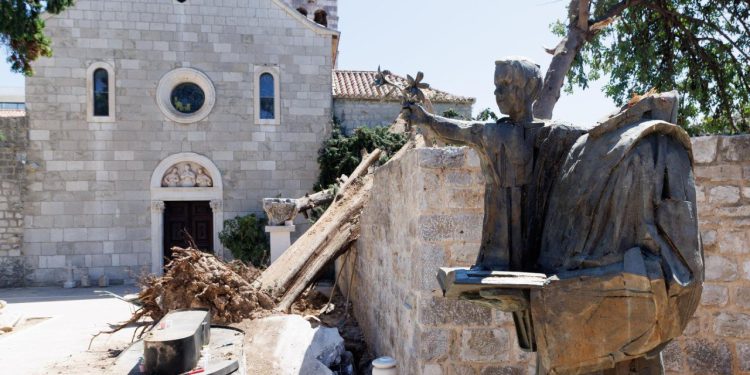 Slobodna Dalmacija – Perivoj, najveći čempres, Hajdukova murva… Nevrijeme uništilo i razotkrilo razinu zapuštenosti splitskog zelenila!