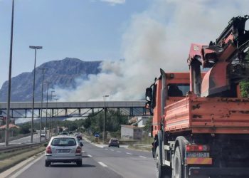 Slobodna Dalmacija – Policija otkrila muškarce koji su krivi za dva jučerašnja požara u Kaštelima. Ne biste vjerovali što rade usred ljeta…