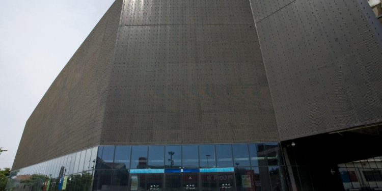 Slobodna Dalmacija – Poništena javna dražba, Grad Split definitivno neće kupiti Arenu za 2.500 eura?! Šuta: ‘Ako je to točno…’