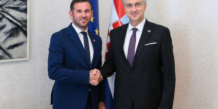 Slobodna Dalmacija – Premijer Andrej Plenković u Banskim dvorima primio splitskog gradonačelnika Tomislava Šutu