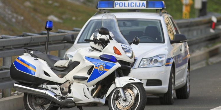 Slobodna Dalmacija – Prometna u Splitu: motociklist teško ozlijeđen u sudaru s osobnim automobilom, policija regulira promet