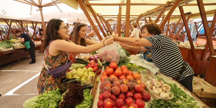 Slobodna Dalmacija – Putin, gnojivo i skupi krastavci? Zbog carina Rusiji voće i povrće postaje luksuz. Evo što nas uskoro čeka na tržnicama!