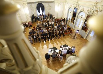 Slobodna Dalmacija – Renato Baretić ispraćen uz gromoglasni pljesak i suze: ‘Sve što je radio, imalo je nekog smisla. Bio je genije’