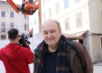 Slobodna Dalmacija – ‘Sad ispada da Kuzma Kovačić može uklesati na gradski štandarac svoj rođendan i nitko to ne smije mijenjati?!’