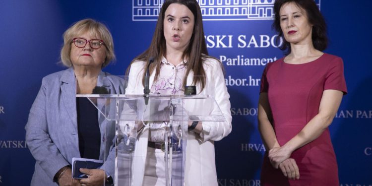 Slobodna Dalmacija – Splitski HDZ-ovac žestoko opleo po ženama s ljevice: ‘A kad je Puljak pjevao ustaške?! Demoniziraju domoljublje…’