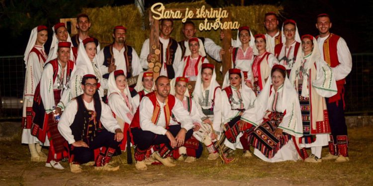 Slobodna Dalmacija – ‘Stara je škrinja otvorena’: na 22. međunarodnoj smotri u Muću okuplja se više od 500 folkloraša