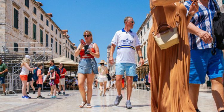 Slobodna Dalmacija – Što ako vam gost ne želi dati osobne podatke za eVisitor? Na Zapadu su pronašli rješenje, a evo što kažu naši stručnjaci