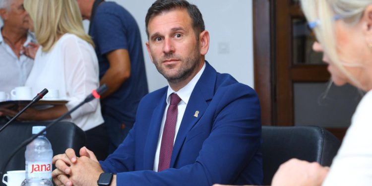 Slobodna Dalmacija – Šuta i mostovac još pregovaraju, ali u HDZ-u je sve više onih koji zagovaraju ponavljanje izbora: Dobili bi 16 mandata!