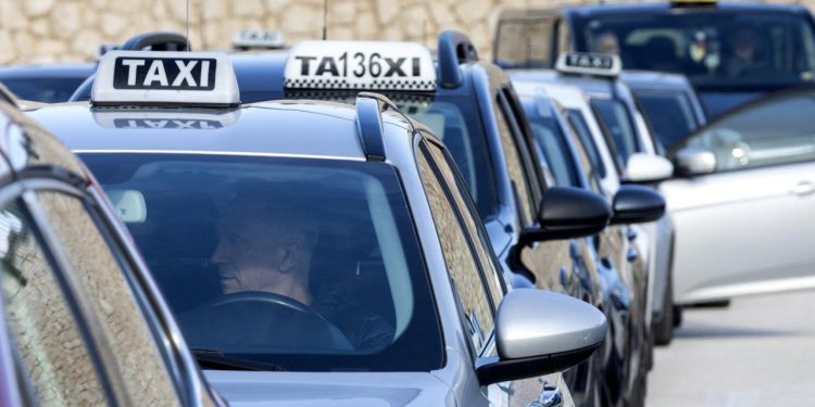 Slobodna Dalmacija – Taksist po Splitu vozio drogiran, razgovarali smo s drugim vozačima: ‘Zaustavljaju me redovito, ovako vam to izgleda…’