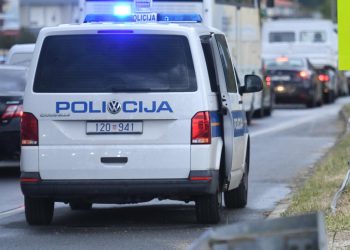 Slobodna Dalmacija – Teška prometna nesreća u Kaštel Novom! Dvije osobe ozlijeđene i prevezene u bolnicu, intervenirali su i vatrogasci