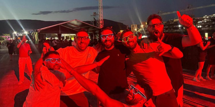 Slobodna Dalmacija – Tko kaže da je festivalska moda samo za žene? Pogledajte kako su se momci sinoć dotjerali, ništa bez talijanskog šarma