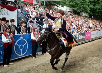 Slobodna Dalmacija – Treba li alkarima veće trkalište?! Ulaznice ‘planule’ u tren oka, mnogi ostali nezadovoljni; ovako se dijele i prodaju