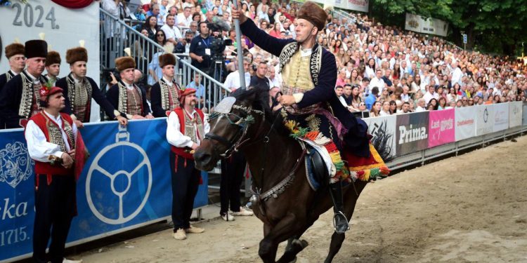 Slobodna Dalmacija – Treba li alkarima veće trkalište?! Ulaznice ‘planule’ u tren oka, mnogi ostali nezadovoljni; ovako se dijele i prodaju