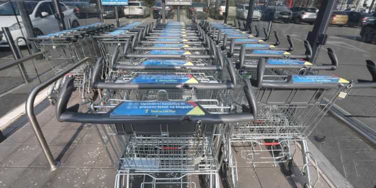 Slobodna Dalmacija – Trgovine ovog lanca u Splitu radit će svaku nedjelju do kraja ljeta! Evo kakva je situacija danas s drugim dućanima…