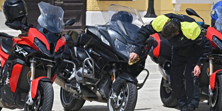 Slobodna Dalmacija – U gradu blizu Splita vlada potpuni ‘raspašoj’! Nadrogirani voze motore, rijetki nose kacige, a mnogi su isključeni…