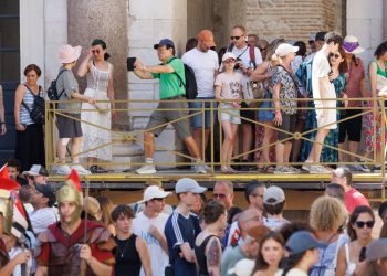 Slobodna Dalmacija – Umjetna inteligencija o Splitu: grad vam propada, na jednoj strani bogati ‘apartmandžije’, a na drugoj